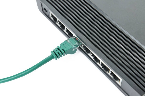 Roteador wi-fi moderno e cabo de internet isolado em fundo branco, close-up - Foto, Imagem