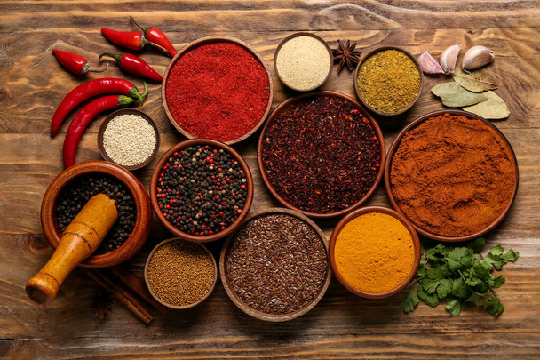 Set of aromatic spices on wooden background - Foto, Imagen