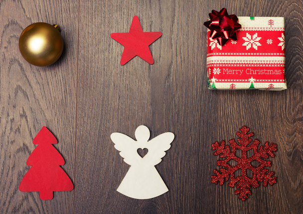 decoraciones de Navidad sobre un fondo de madera - Foto, imagen