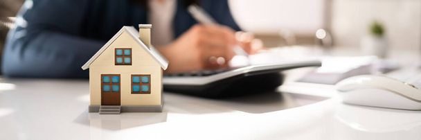 Calculating Asset Property Tax. Real Estate House - Zdjęcie, obraz