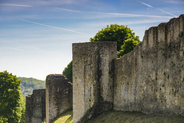 UNESCO 'nun dünya mirasına sahip olan ortaçağ Provins kentinin siperlerine bakış - Fotoğraf, Görsel