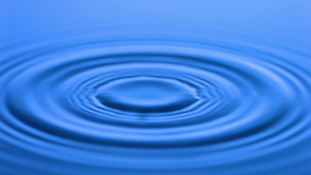 Slow motion Water drop fotograferen met hoge snelheidscamera, phantom goud. - Video