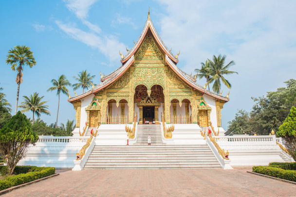 Ένας εμβληματικός βουδιστικός ναός στο βασιλικό παλάτι του Luang Prabang, το μνημείο παγκόσμιας κληρονομιάς της UNESCO στο βόρειο κεντρικό τμήμα του Λάος. - Φωτογραφία, εικόνα