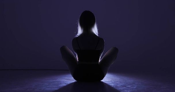 Blonde woman doing yoga exercise in studio close up - Foto, imagen