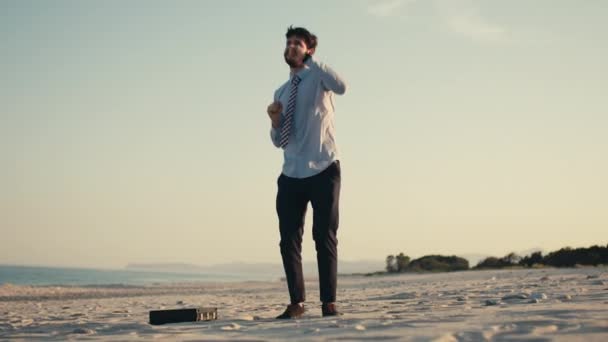 business man dances at the beach for the milestone reached. - Filmmaterial, Video