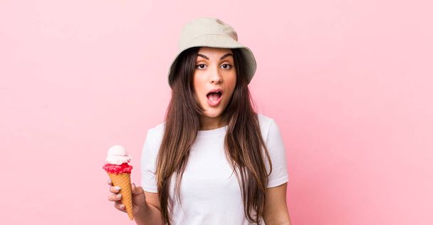 young pretty woman looking very shocked or surprised. summer and ice cream concept - Fotoğraf, Görsel
