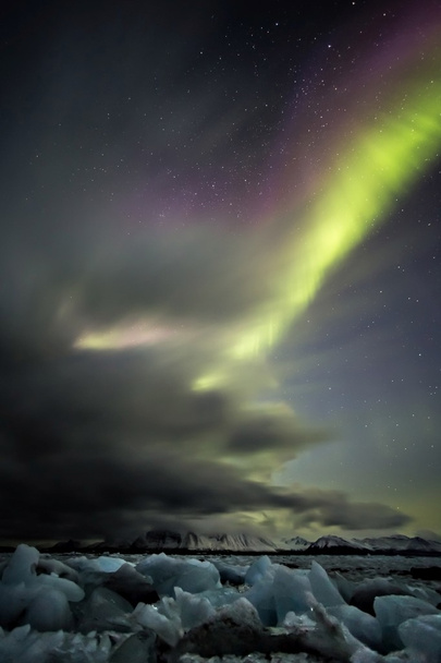 Phénomène naturel des aurores boréales (Aurora borealis) - photo verticale
 - Photo, image