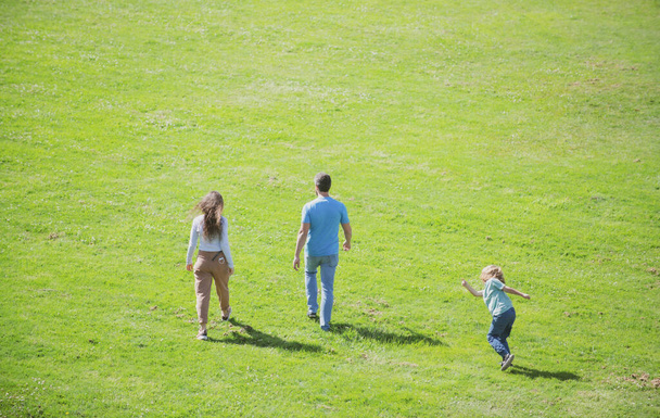 Family leisure time. Parents and children on vacation playing together outdoor. - Φωτογραφία, εικόνα