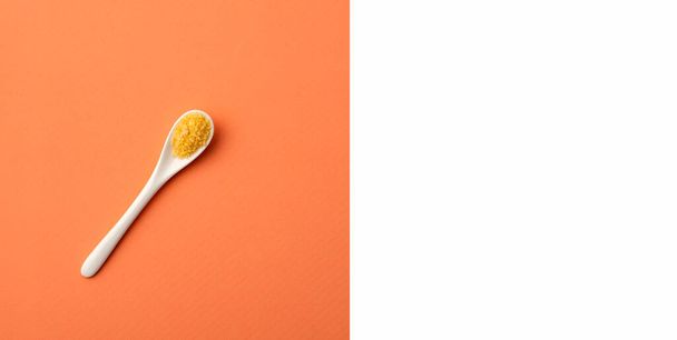 Japanese Panko breadcrumbs in ceramic spoon - healthy food - Foto, afbeelding
