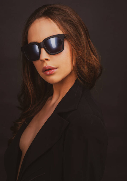Summer glasses vogue trend. Closeup woman with sunglasses. Fashion style. - 写真・画像