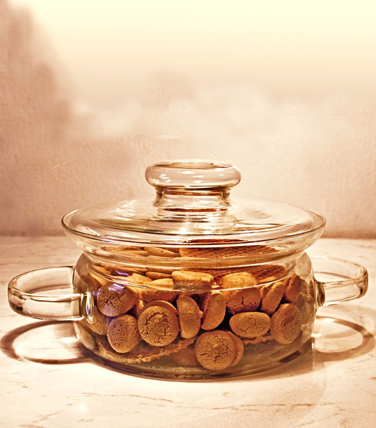 Pot en verre avec amaretti
 - Photo, image