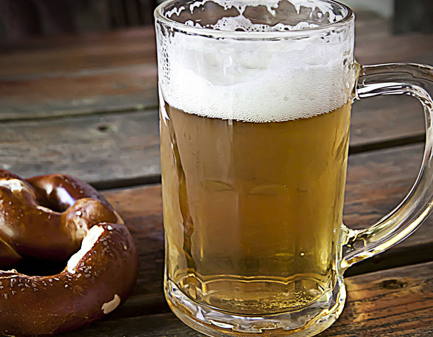 bavorské pivo a preclíky - Fotografie, Obrázek