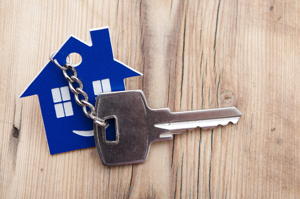 Ключевая фигура дома и ключ крупным планом
  - Фото, изображение