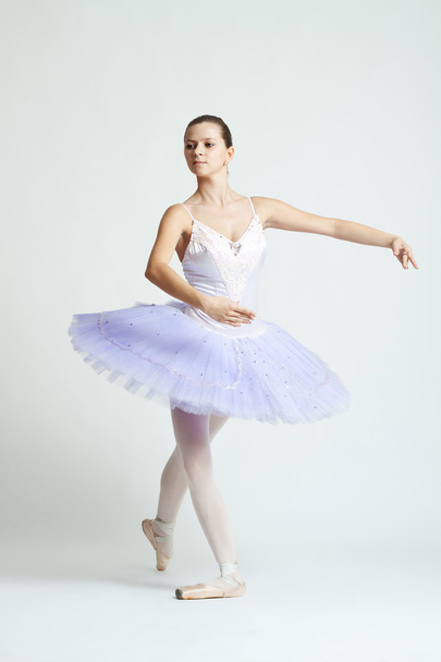 mooie balletdanser beoefenen - Foto, afbeelding