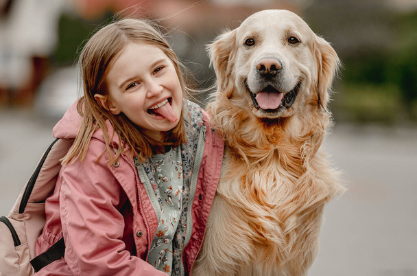 Girl and golden retriever dog - Fotoğraf, Görsel