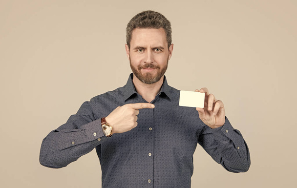 businessman demonstrating credit or debit card. empty plastic business name card. - Foto, afbeelding