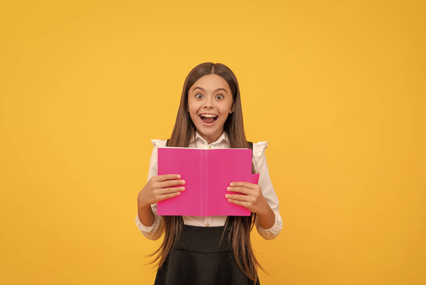 surprised teen girl in school uniform reading book, amasement - Foto, Imagem
