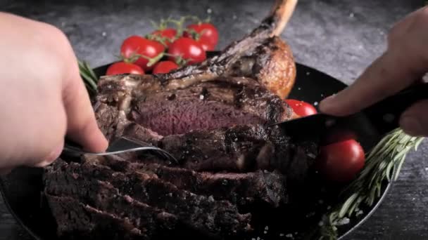 Ribeye Tomahawk Steak, Irish Beef, grilované. Vysoce kvalitní 4K záběry - Záběry, video
