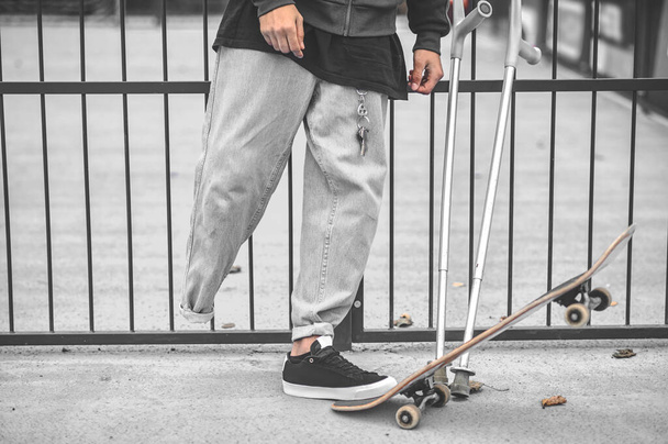 Disabled guys foot stepping on skateboard - 写真・画像