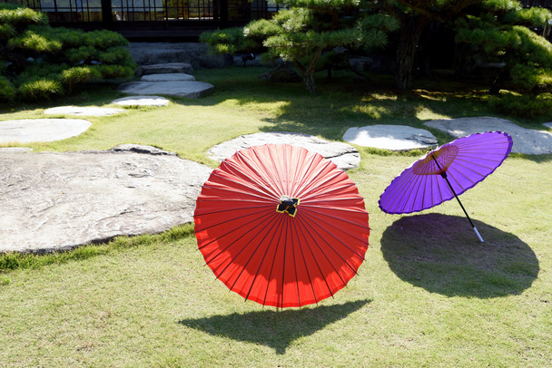 Paraguas tradicional japonés
 - Foto, Imagen
