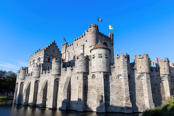Замок Гравенстен X века в Генте, Бельгия - Фото, изображение