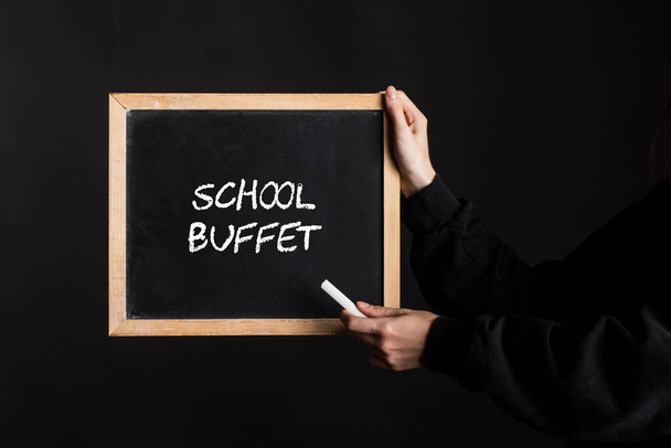 een bord met daarop het woord schoolbuffet geschreven - Foto, afbeelding