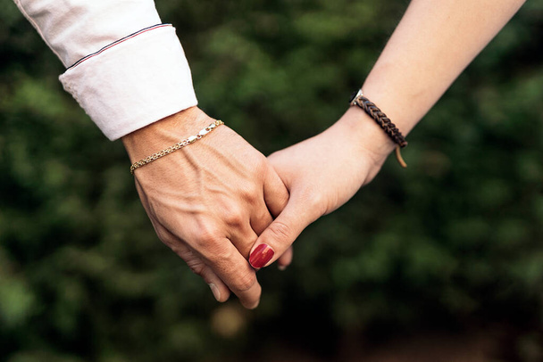Young Couple Holding Hands Closeup - Fotografie, Obrázek