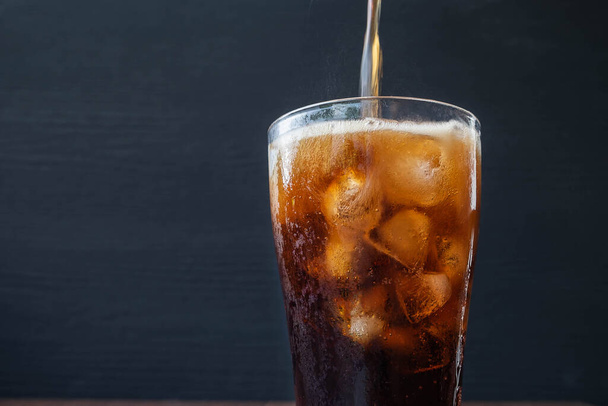Black soft drink Refreshing on table - Valokuva, kuva