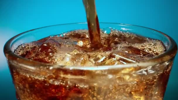 Pouring of cola with ice cubes. - Πλάνα, βίντεο
