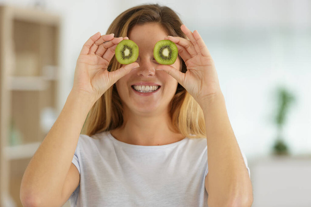 young cheerful woman with blond hair and kiwi eyes - Foto, imagen