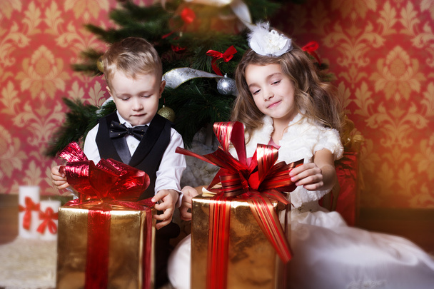 Happy children with christmas presents - Фото, изображение