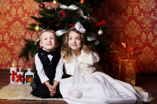 Happy children with christmas presents - Foto, Imagen