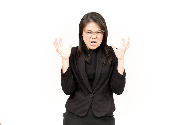 Dühös gesztusa gyönyörű ázsiai nő visel fekete blézer elszigetelt fehér háttér - Fotó, kép