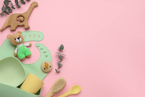 Flat lay composition with baby accessories and bib on pink background, space for text - Valokuva, kuva