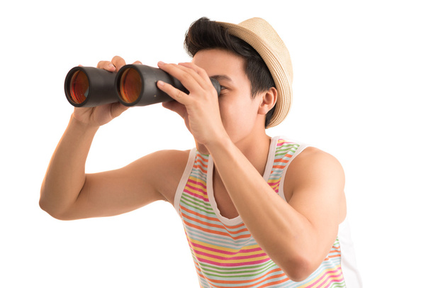 Hombre mirando a través de binoculares - Foto, imagen