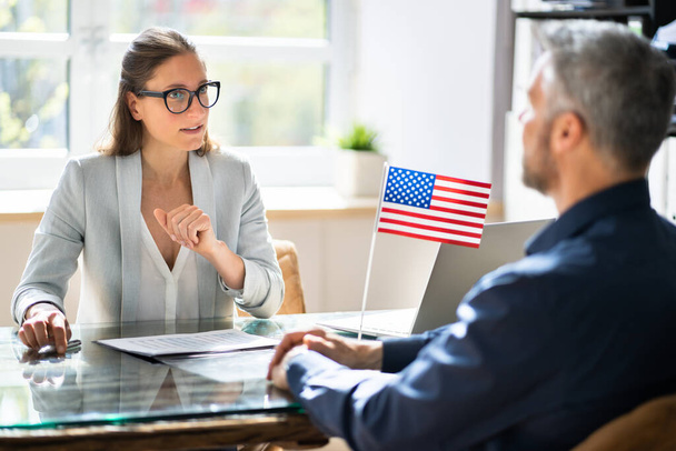 US Immigration Application And Consular Visa Interview - Foto, Imagen