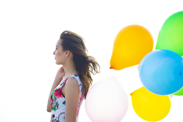 glückliches Mädchen mit Luftballons - Foto, Bild