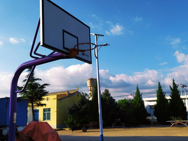 basketball hoop on the street - Φωτογραφία, εικόνα