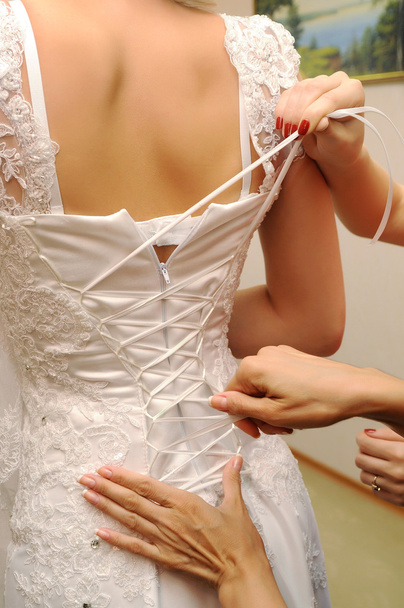 bruid kleden voorbereiding voor de bruiloft - Foto, afbeelding