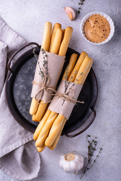 Italian grissini, traditional appetizer breadstick - Foto, Imagen