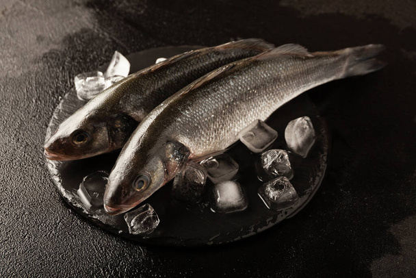 Fresh labrax on ice, raw sea fish. Protein and omega 3. - Foto, Imagen
