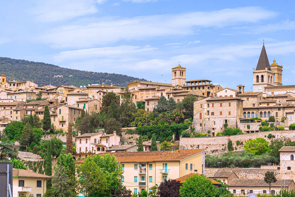 Vista de la ciudad medieval de Spello en Umbría, Italia - Foto, imagen