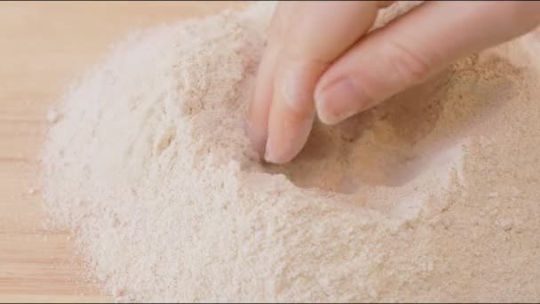 Cómo hacer bien en harina de trigo integral - Metraje, vídeo