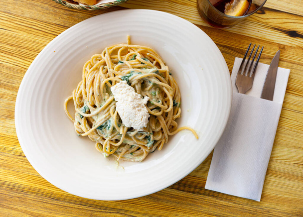 Delicious pasta with ricotta and spinach - Valokuva, kuva