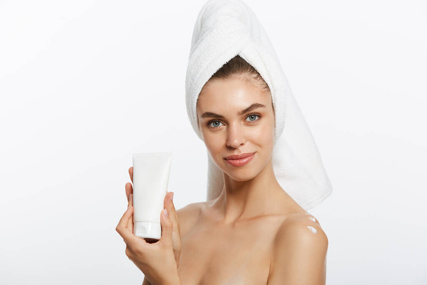 Woman applying cream on shoulder on a white background. - Fotoğraf, Görsel