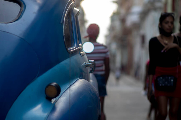 Retro autó részletek a város utcájában. Amerikai autók Cub - Fotó, kép