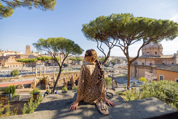 Woman enjoying beautiful view from above on the old centre of Rome - Fotografie, Obrázek