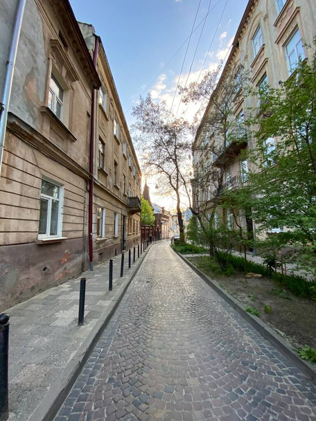 La ciudad moderna de Lviv en el oeste de Ucrania con la arquitectura europea antigua - Foto, Imagen