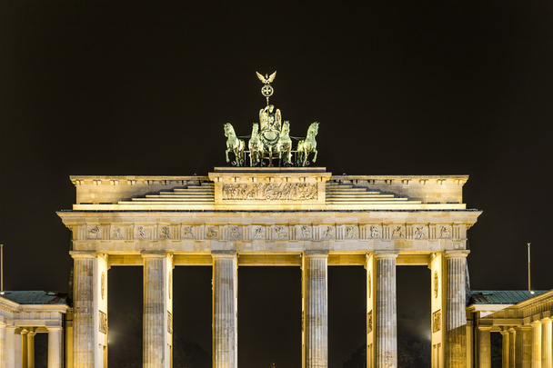 a berlini Brandenburgi kapu (brandenburger tor)   - Fotó, kép