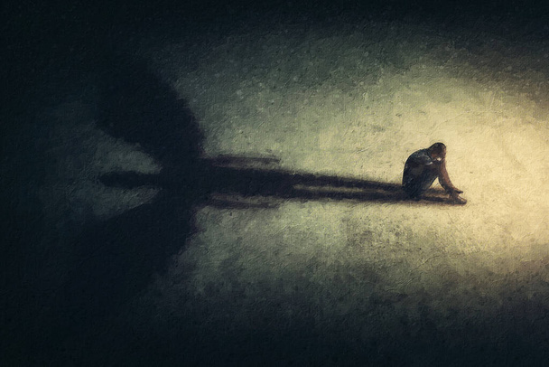 Surreales Gemälde eines Mannes, der isoliert in einem dunklen Raum sitzt und den Schatten eines mächtigen Schutzengels wirft. Metapher innerer Stärke. Introvertierte Person fand einen imaginären Freund - Foto, Bild